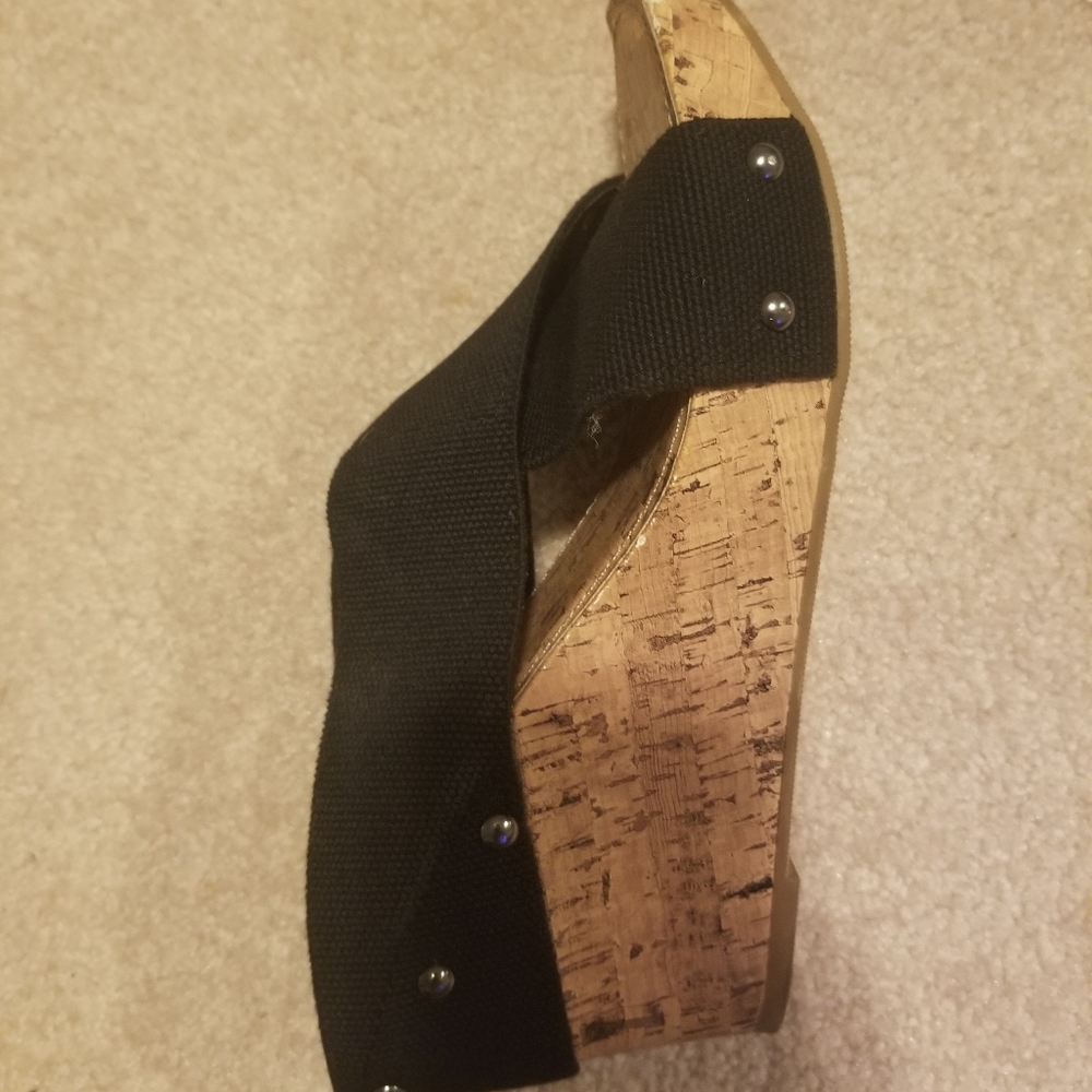 Like New XoXo stretch strap wedges